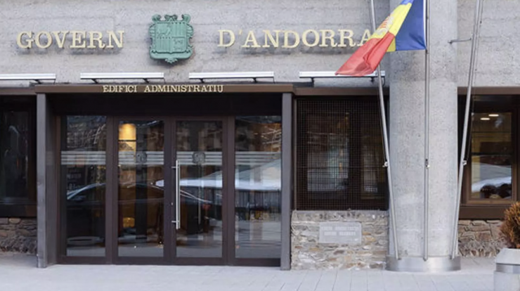 Façana de l'edifici administratiu de Govern.
